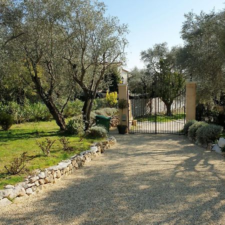 Готель La Bastide Aux Oliviers Турретт-сюр-Лу Екстер'єр фото
