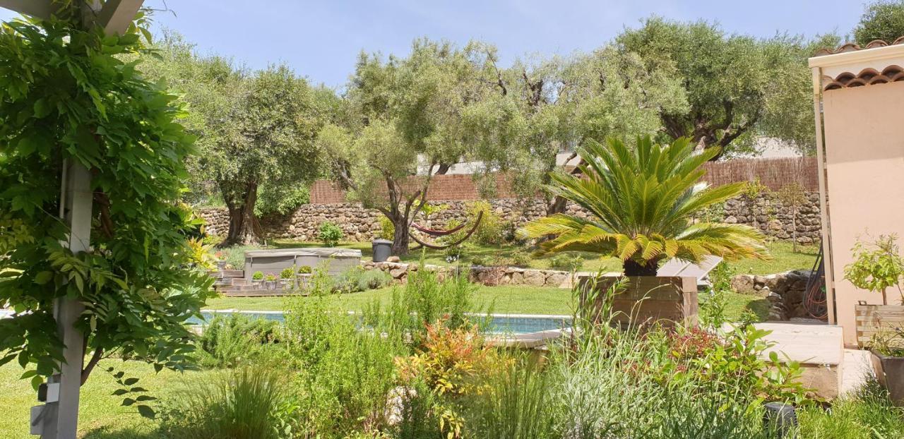 Готель La Bastide Aux Oliviers Турретт-сюр-Лу Екстер'єр фото