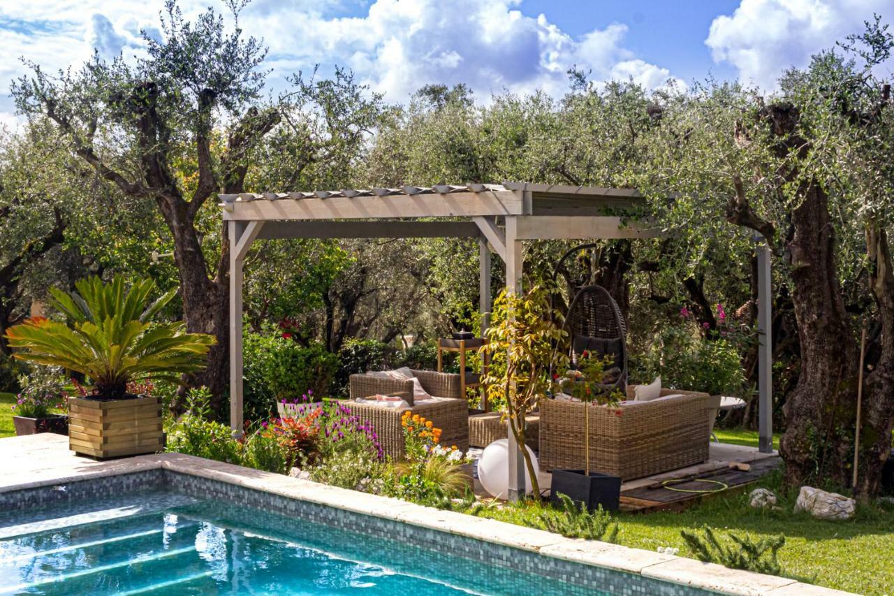 Готель La Bastide Aux Oliviers Турретт-сюр-Лу Екстер'єр фото